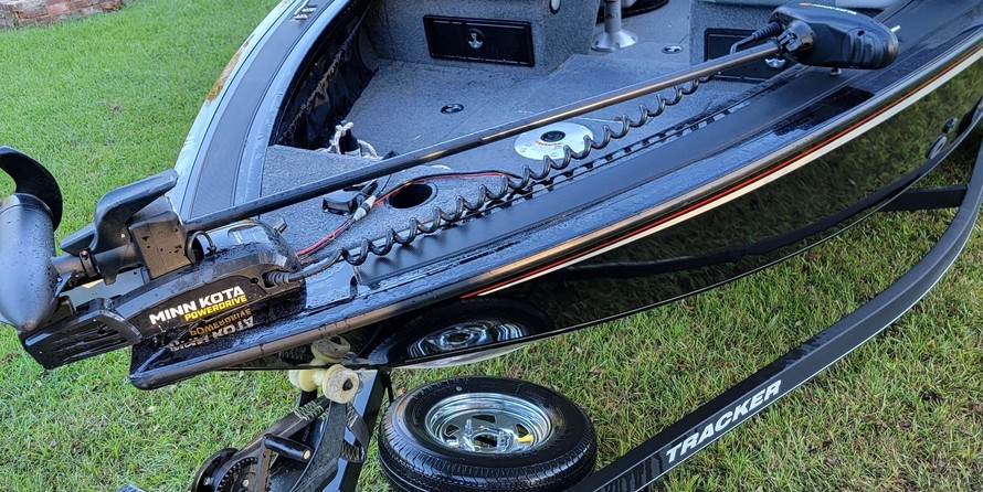 Tracker Targa V-18 WT