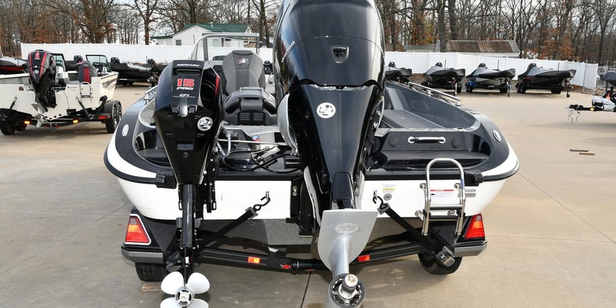 Everglades 230 cc w/ 250 verado