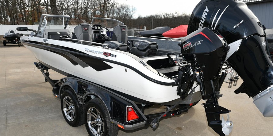 Everglades 230 cc w/ 250 verado