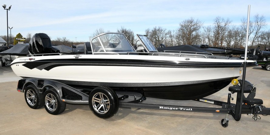 Everglades 230 cc w/ 250 verado