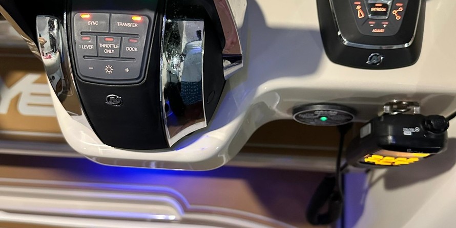 Boston Whaler 350 Realm