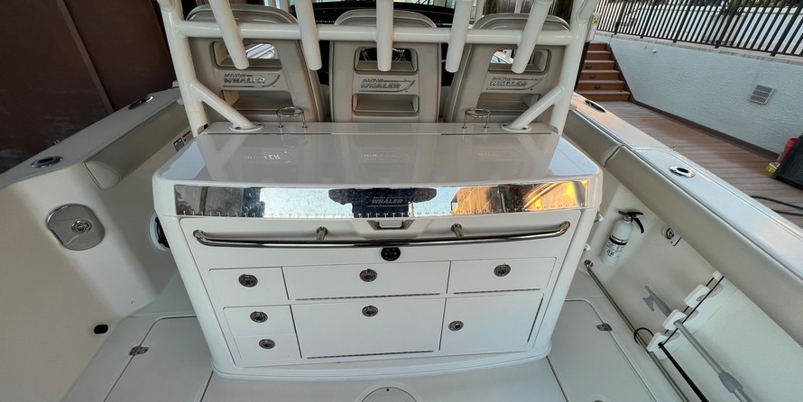 Boston Whaler 350 Outrage