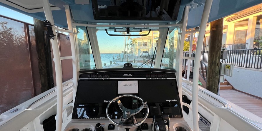 Boston Whaler 350 Outrage