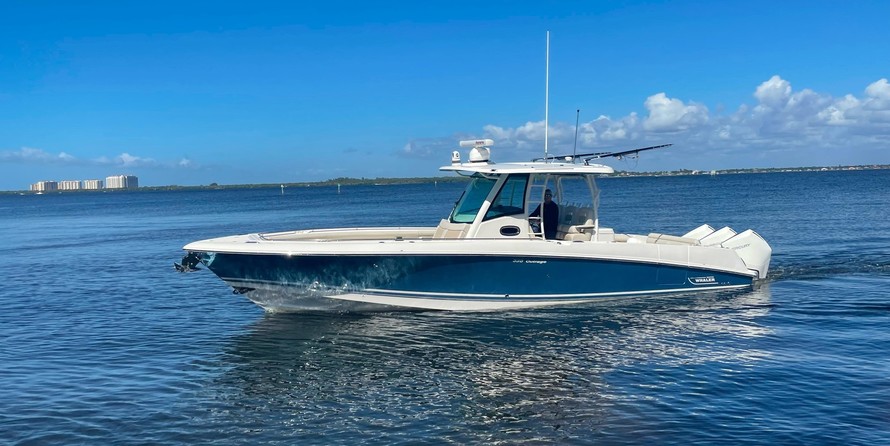 Boston Whaler 350 Outrage