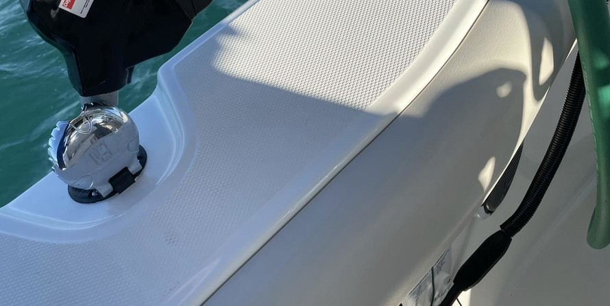 Boston Whaler 350 Outrage