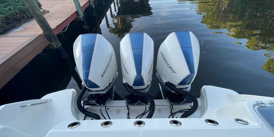 Boston Whaler 350 Outrage