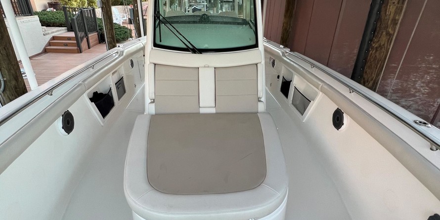 Boston Whaler 350 Outrage