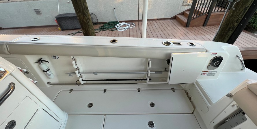 Boston Whaler 350 Outrage