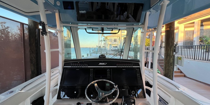 Boston Whaler 350 Outrage