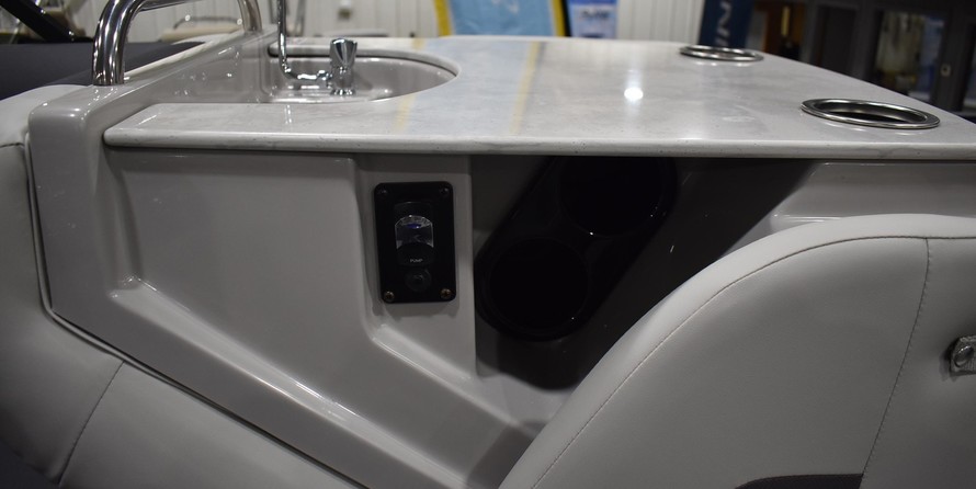 Sunchaser Boats Geneva Sport 24 LR DH Sport