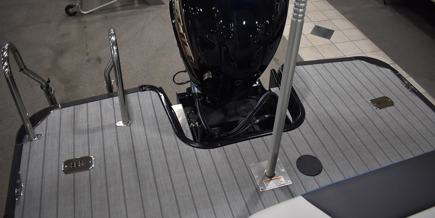 Sunchaser Boats Geneva Sport 24 LR DH Sport