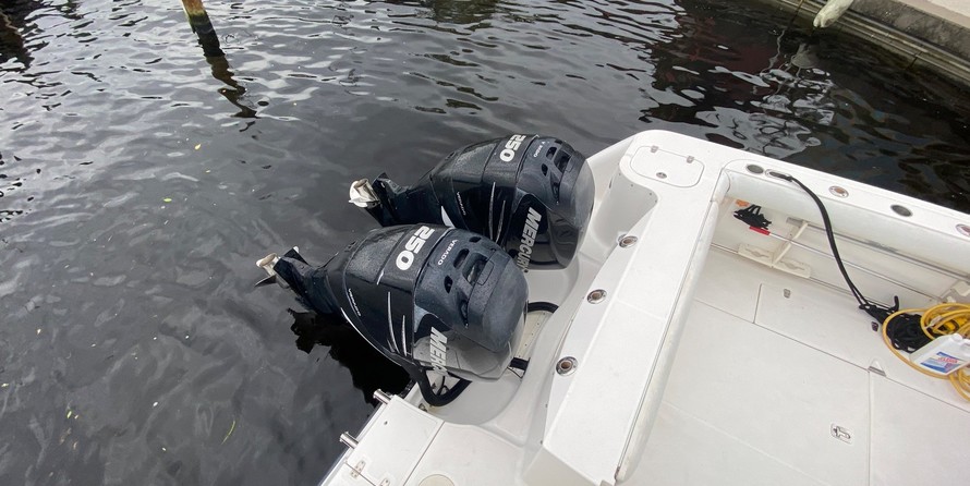 Boston Whaler 305 Conquest