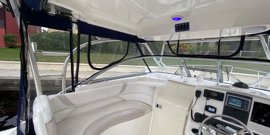 Boston Whaler 305 Conquest