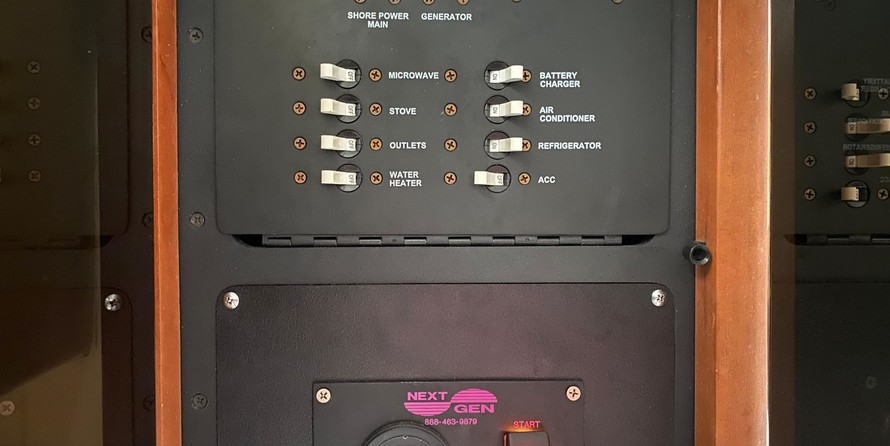 Boston Whaler 305 Conquest