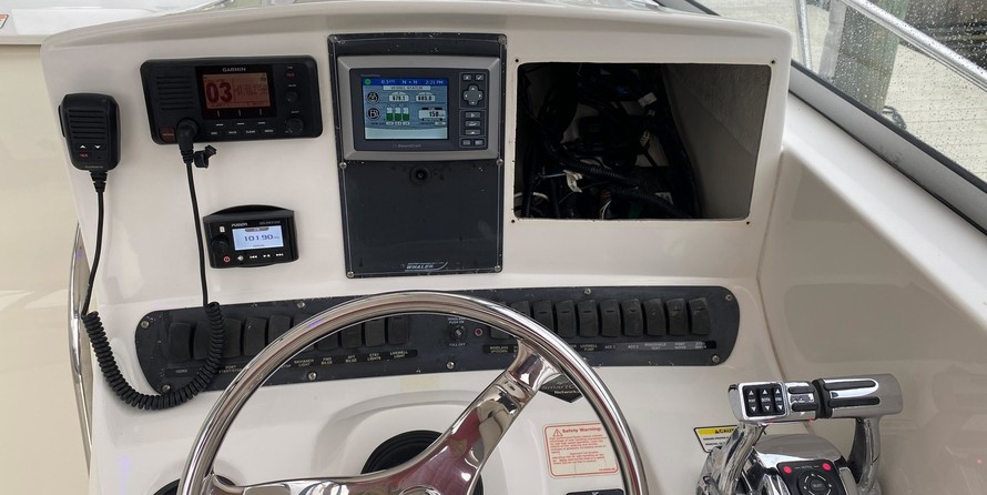 Boston Whaler 305 Conquest