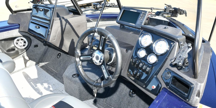 Tracker Targa V-18 Combo