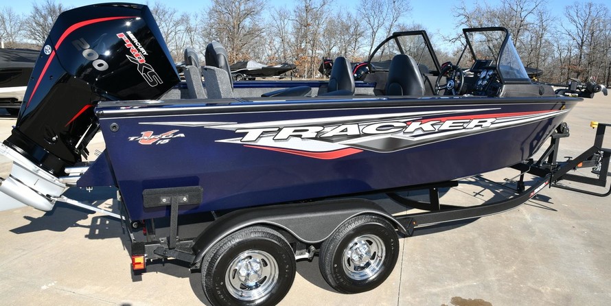 Tracker Targa V-18 Combo