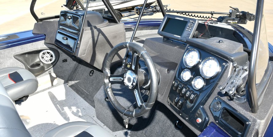 Tracker Targa V-18 Combo