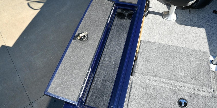 Tracker Targa V-18 Combo