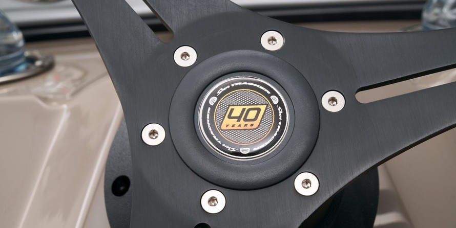 Sun Tracker Party Barge 22 DLX