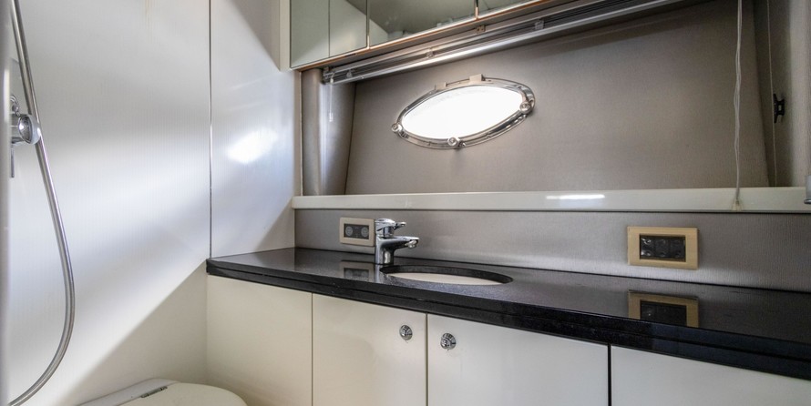 Sunseeker Predator 82