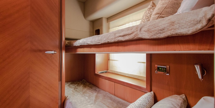 Sunseeker Predator 82