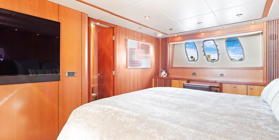 Sunseeker Predator 82