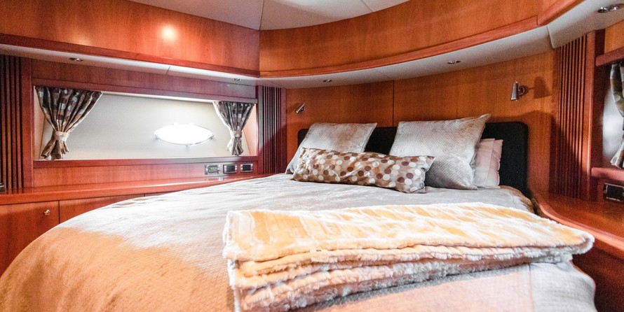 Sunseeker Predator 82