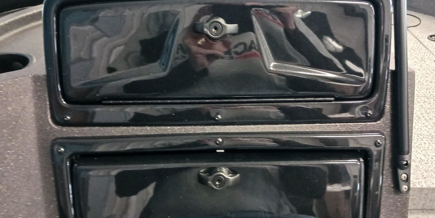 Tracker Targa V-19 WT