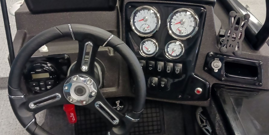 Tracker Targa V-19 WT