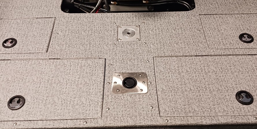 Tracker Targa V-19 WT