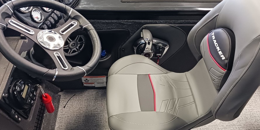 Tracker Targa V-19 WT