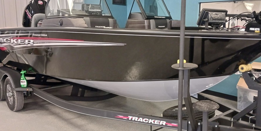 Tracker Targa V-19 WT