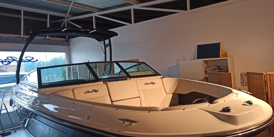Sea Ray 230 SPX