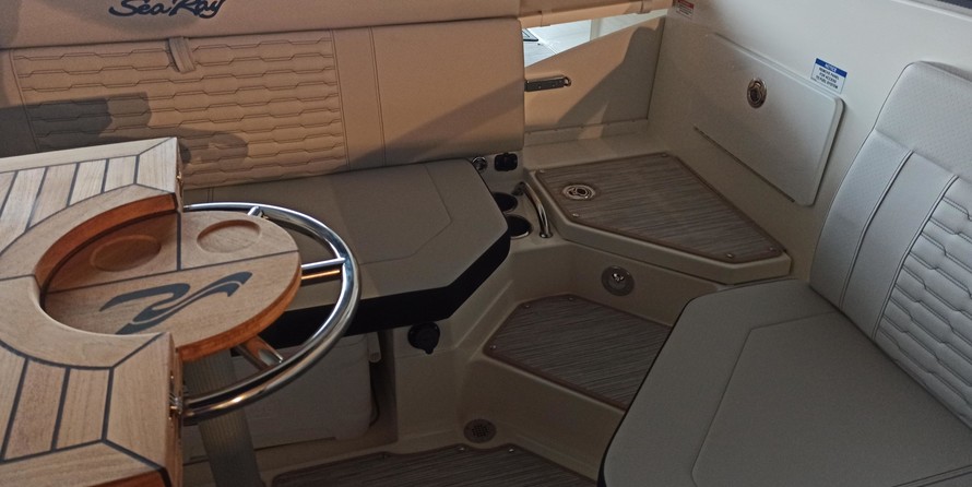 Sea Ray 230 SPX