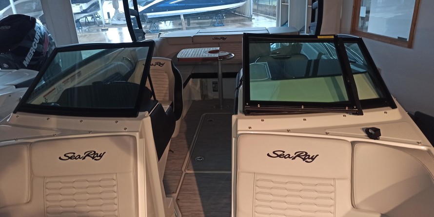 Sea Ray 230 SPX