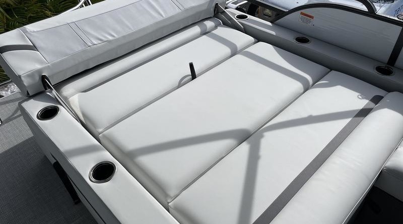 Larson LX 850 Classic SF