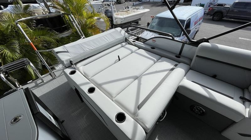 Larson LX 850 Classic SF