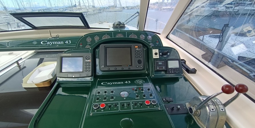 Cayman 43