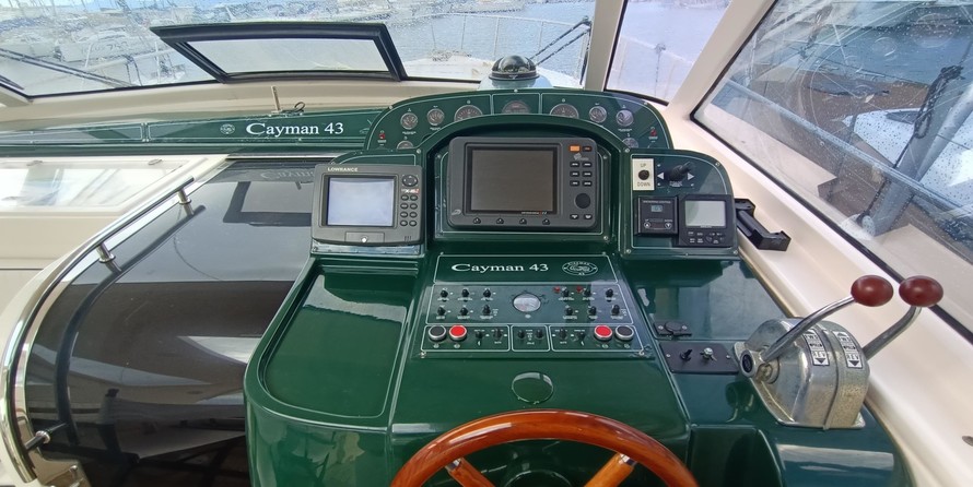 Cayman 43