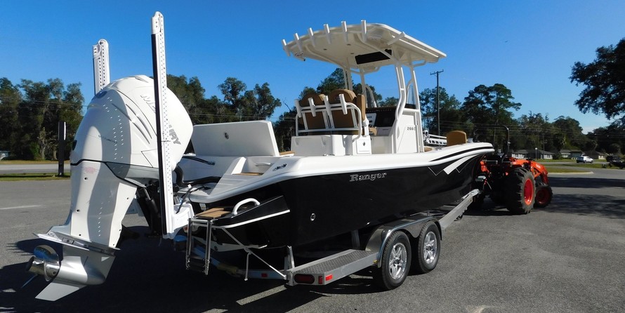 Ranger boats 2400 bay