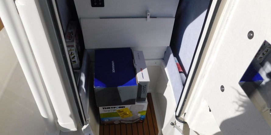 Ranger boats 2400 bay