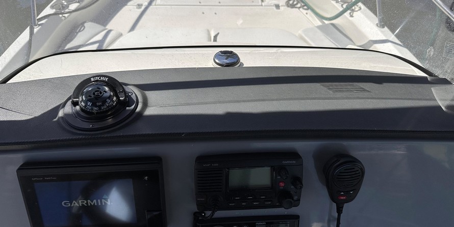 Boston Whaler 210 Dauntless