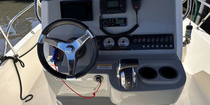 Boston Whaler 210 Dauntless
