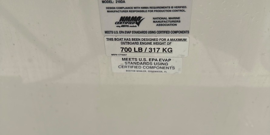 Boston Whaler 210 Dauntless