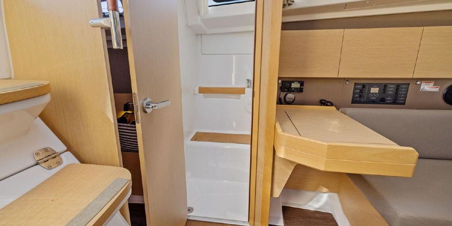 Beneteau Oceanis 38
