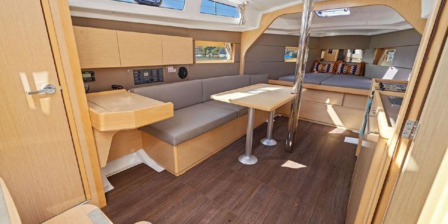 Beneteau Oceanis 38