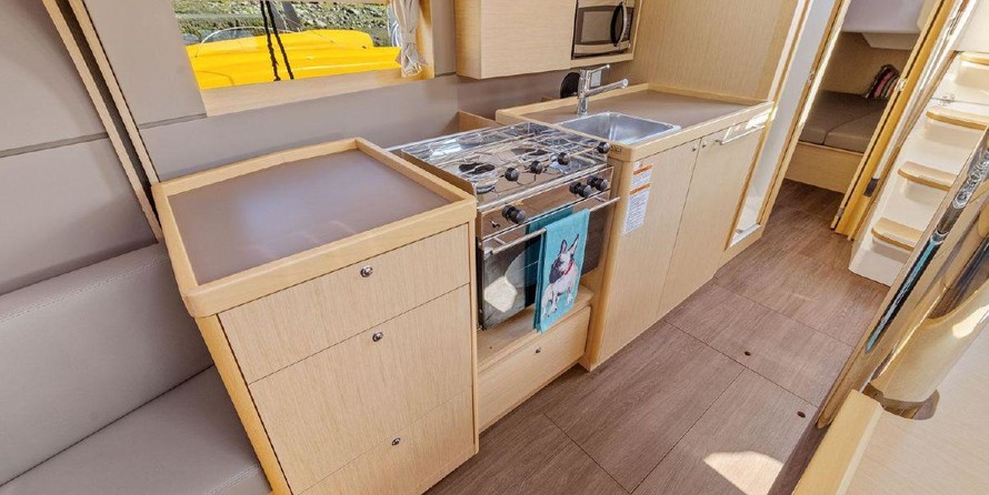 Beneteau Oceanis 38