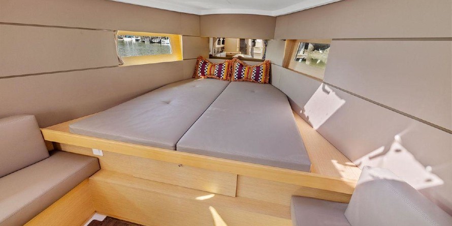 Beneteau Oceanis 38