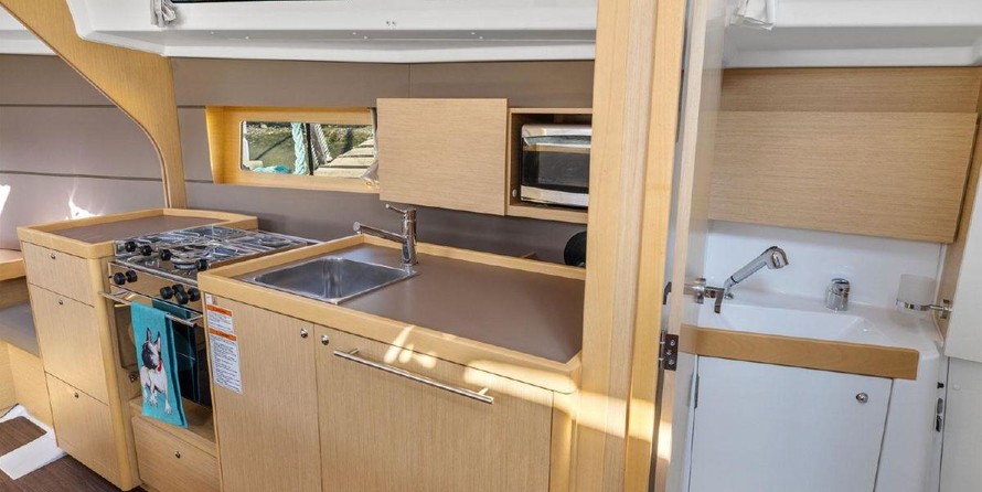 Beneteau Oceanis 38